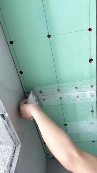 吊顶接缝贴耐碱网格带施工实拍图