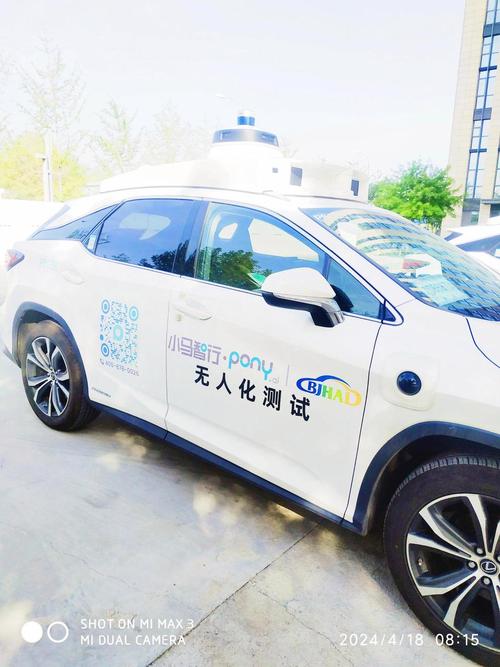 北京亦庄无人驾驶Robotaxi路口刹车记录仪视角