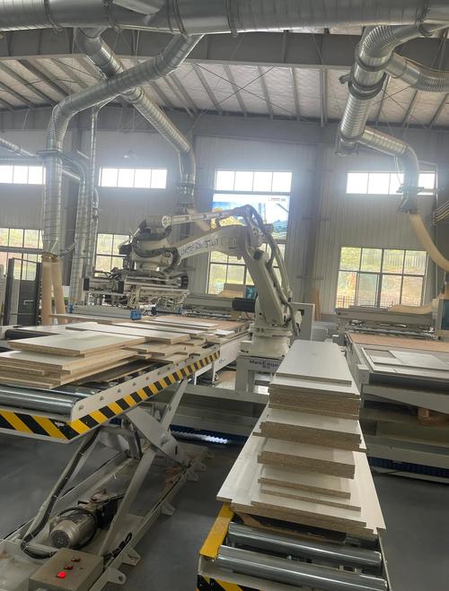 家具厂四轴喷涂机器人喷平板木门作业