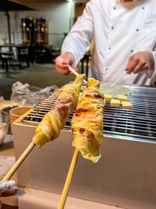 烤乳扇和土鸡米线