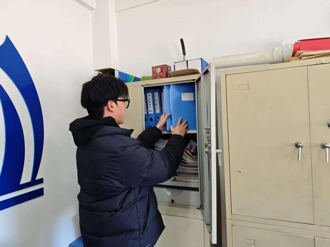 高校辅导员整理学生档案资料