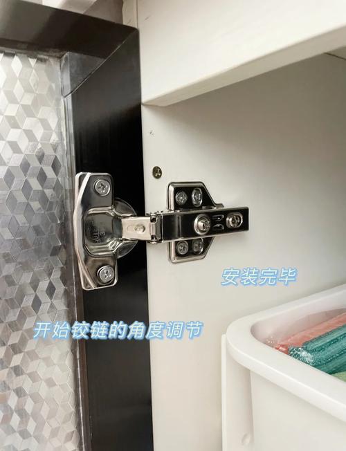 实木橱柜五金配件安装细节图