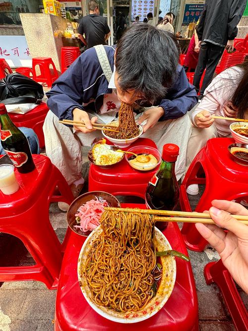 二、人与味：藏在解放碑的一家三代