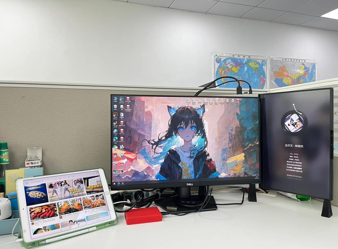 学生深夜为套磁邮件修改措辞的笔记本屏幕