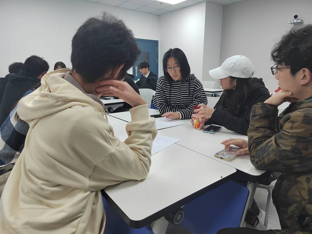 中外合作办学大学课堂小组讨论
