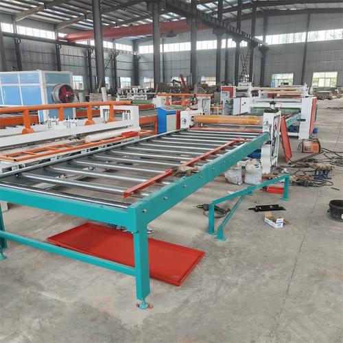 覆膜机厂家生产车间热辊数控加工工位