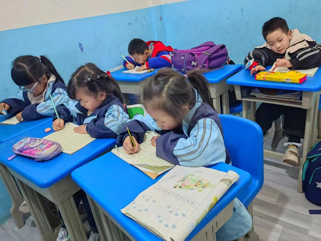 幼儿园小学化课堂写作业