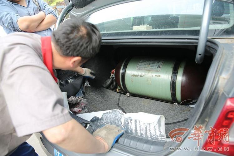 私家车油改气改装施工现场照片