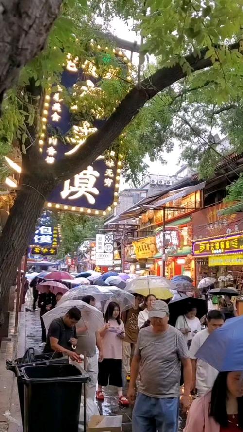 西安回民街雨后小巷