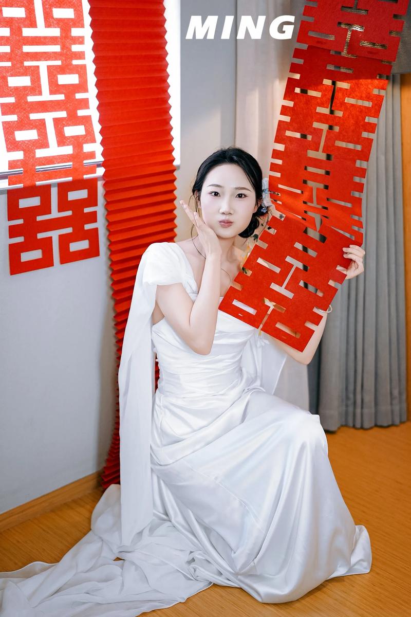 新娘晨袍化妆花絮