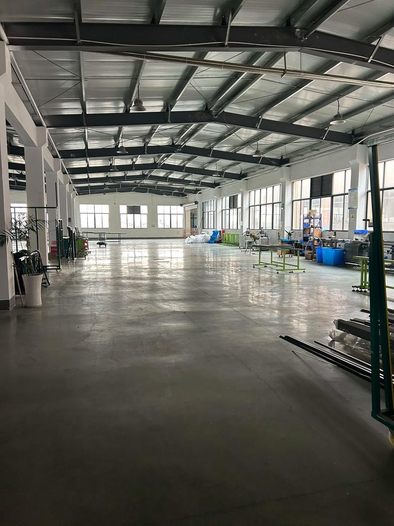 职业院校实训车间空荡荡的场景