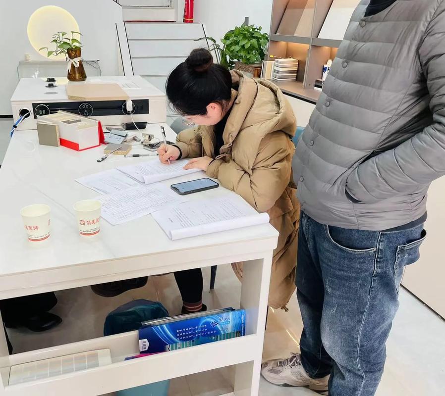 消费者签合同自愿原则普法场景图