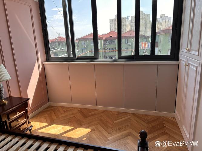 家装阳台墙面日晒后褪色发黄实景图