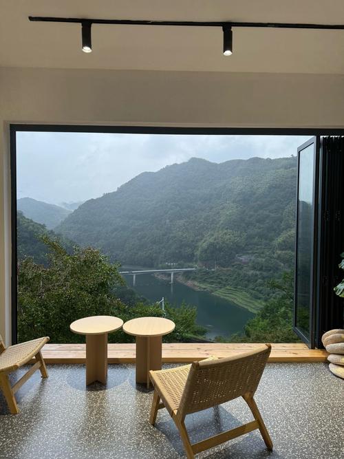 武陵源民宿阳台看到的山景