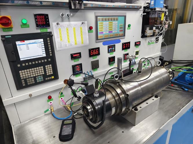 加工中心厂家服务工程师现场维修主轴