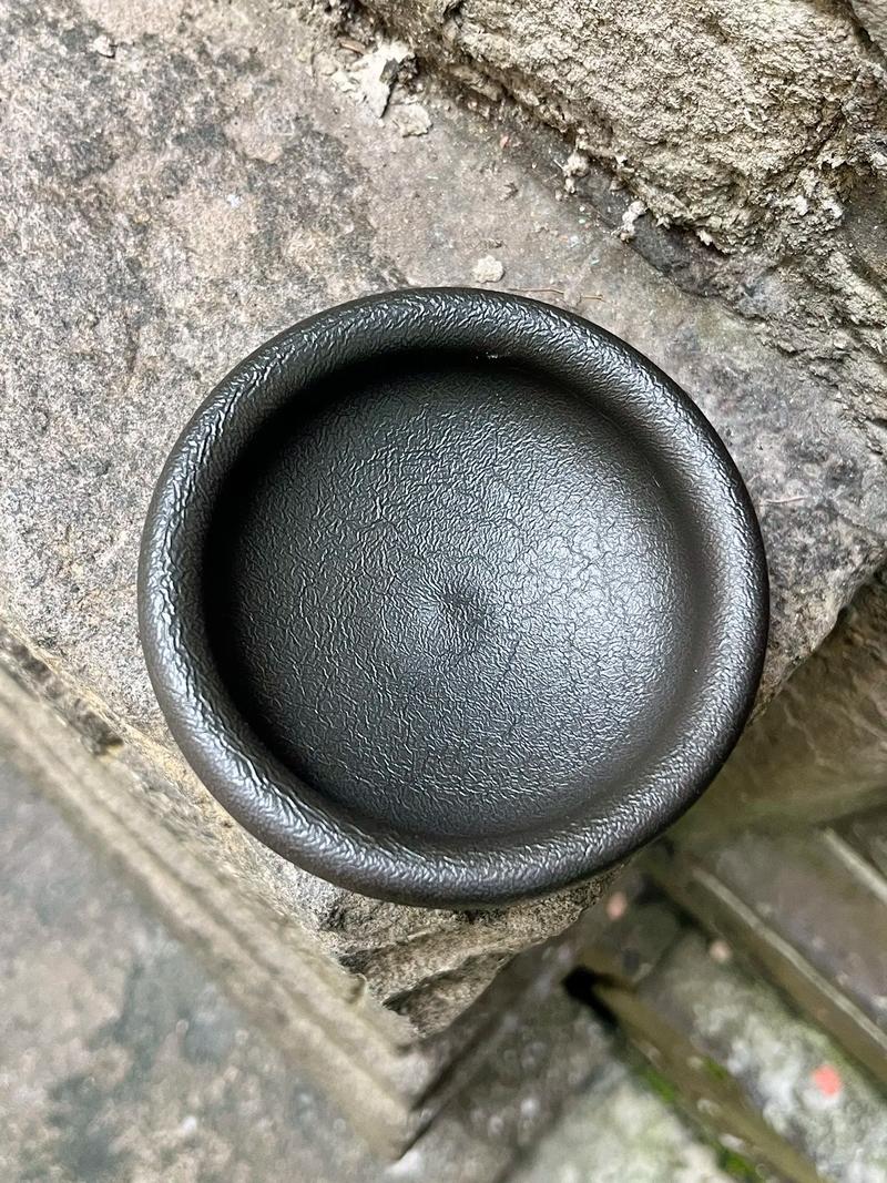电窑烧制陶器开窑瞬间茶碗橘皮釉面特写