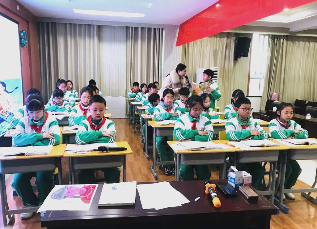 双减背景下中小学分层作业设计现场教研照片