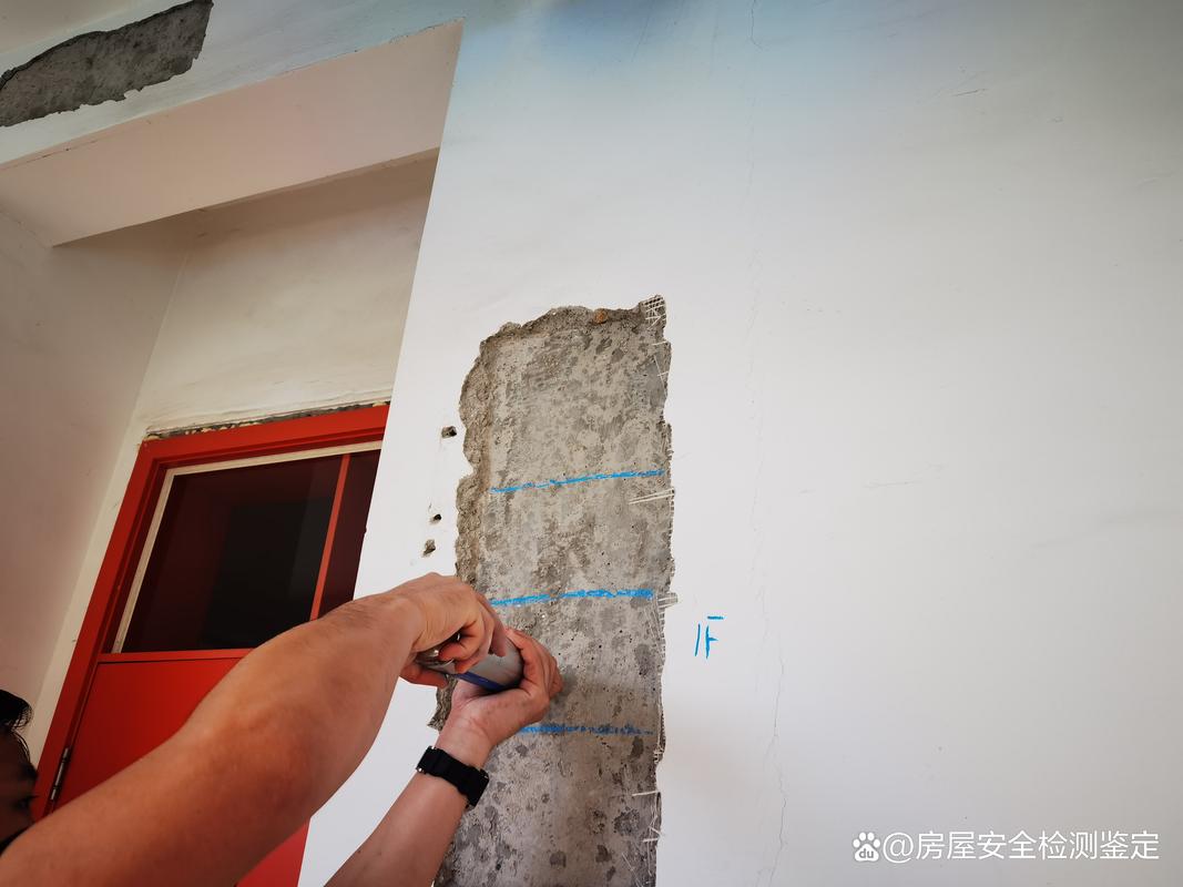 新房交付原水泥墙面掉砂检测图