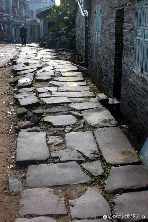 南漳县城关镇老街青石板路晨景