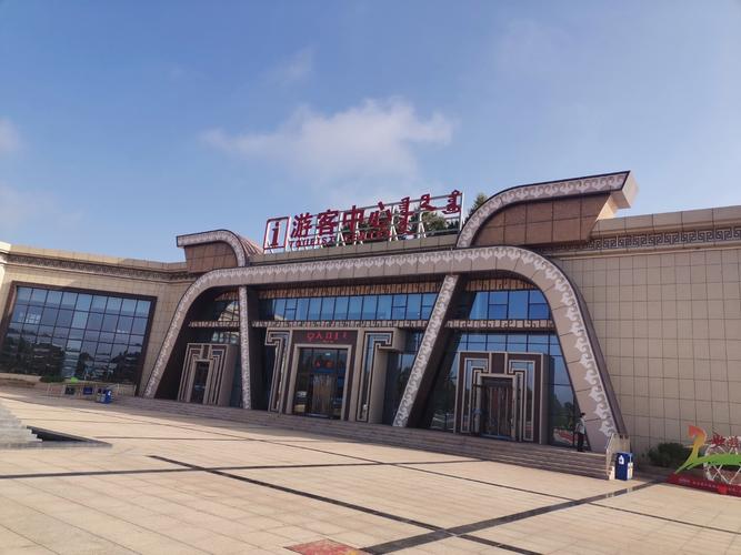 成吉思汗陵旅游专线公交站牌实景