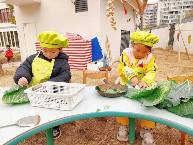 1岁半宝宝厨房角色扮演游戏场景