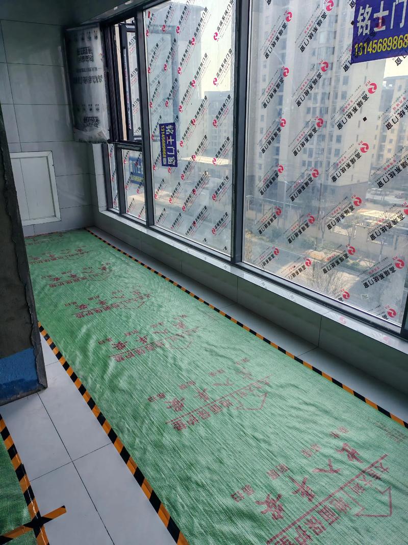 入户落尘区贴PET防污膜后擦泥印实拍