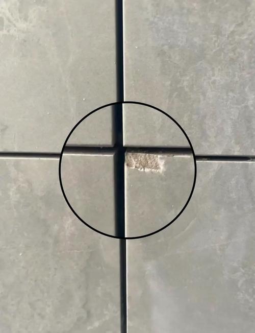 瓷砖倒角崩瓷现场图