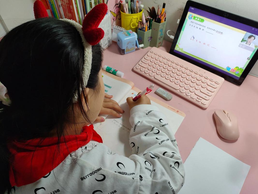 小学生语文作业本红叉特写