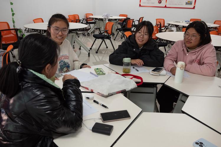 大学保研群面讨论现场