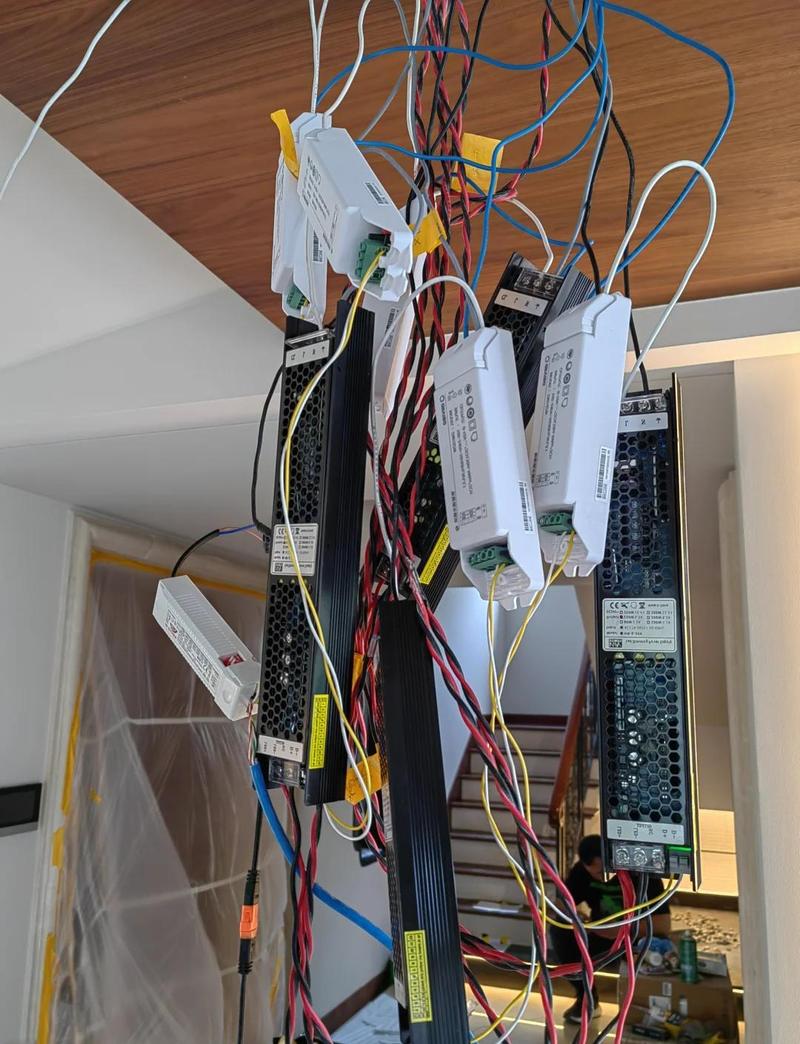 乱预留线路的智能家居装修施工现场