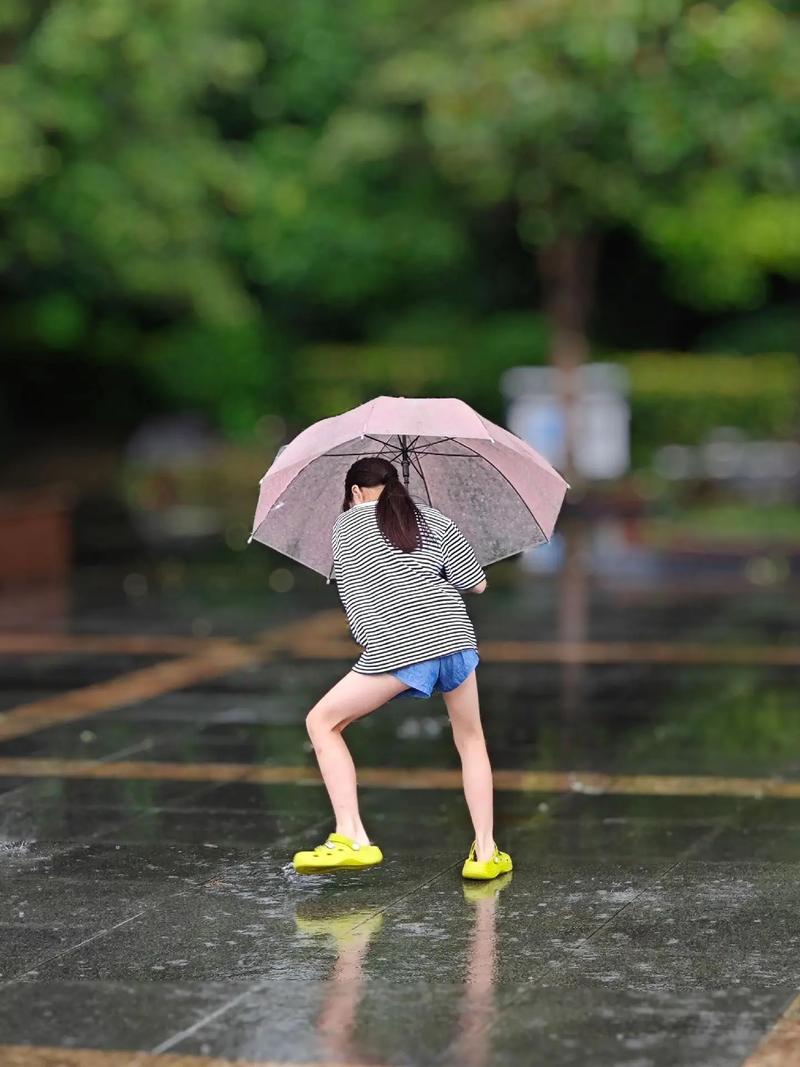雨天居家轻运动场景