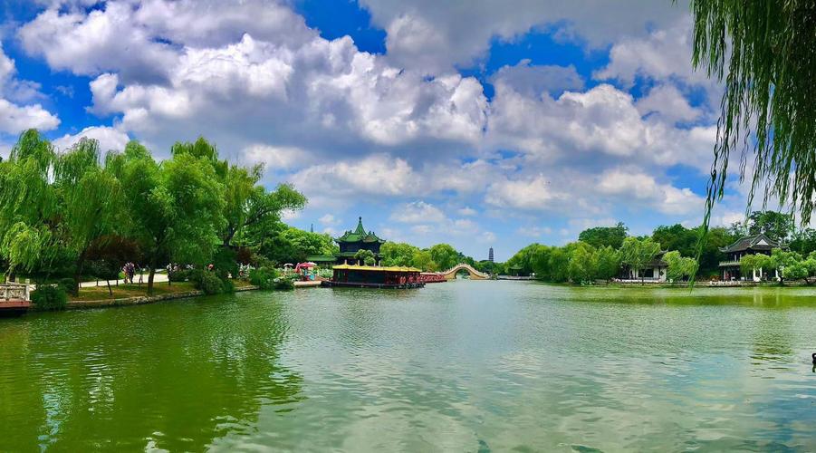 南漳荆山瘦西湖库区青山绿水远景