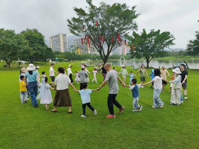 亲子户外运动替代手机屏幕场景