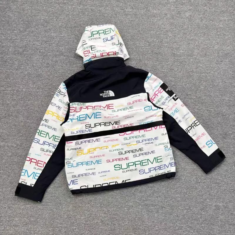 潮牌品牌限量联名款服装展示