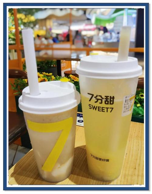 七杯不同品牌奶茶摆满桌面测评实拍