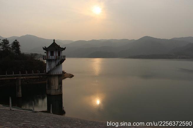 南漳云台山水库夏季山谷环湖风光