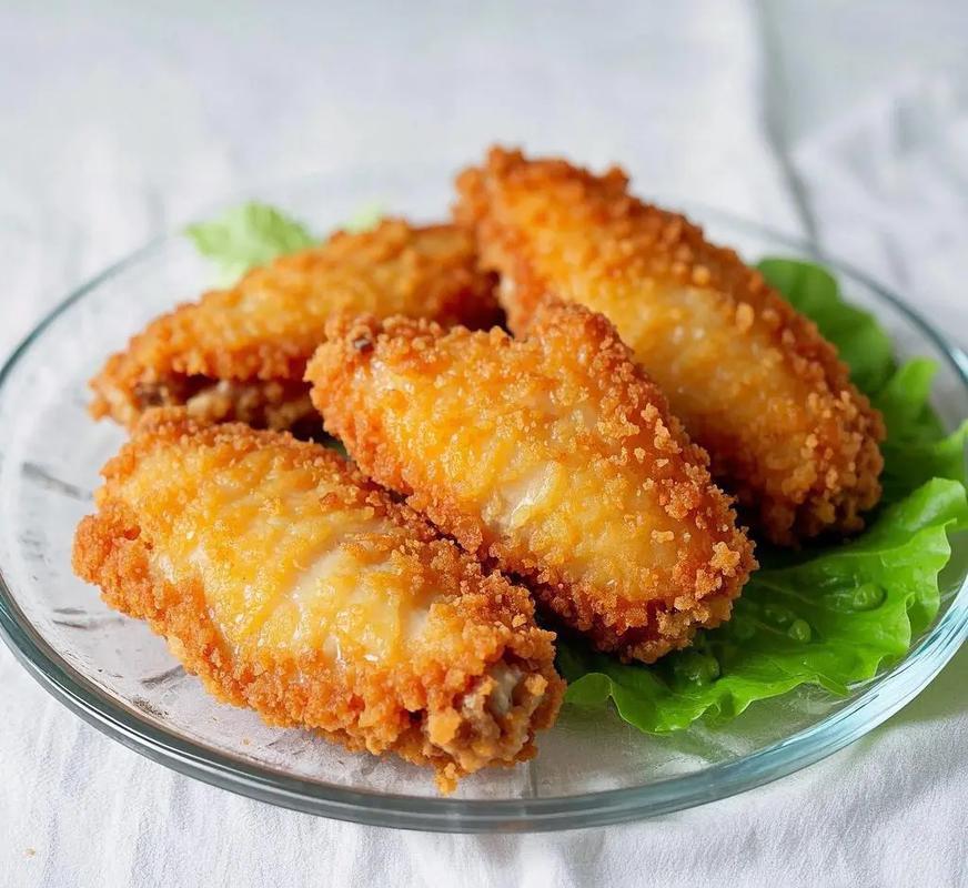 香辣鸡翅金黄酥脆的特写镜头