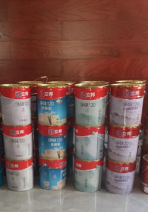 多种品牌墙固桶装产品陈列对比,有立邦、美巢、德高等