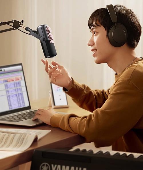 Q4: 配音练习需要买专业设备吗?手机能练吗?