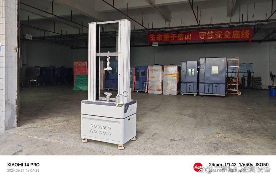 拉力试验机检测汽车高强度螺栓现场