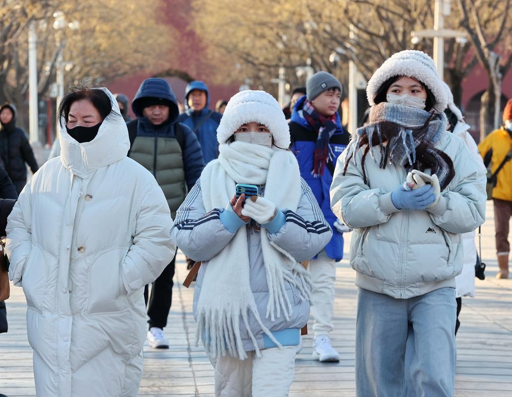 冬季低温出行户外行人保暖实拍