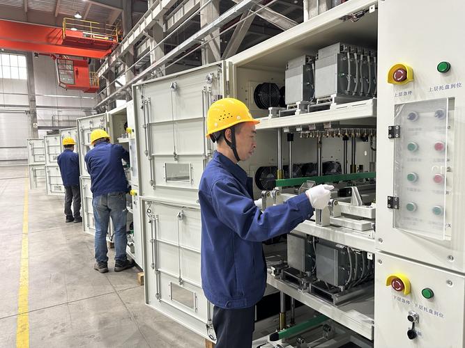 锂电池生产线上力反馈工业机器人检测作业