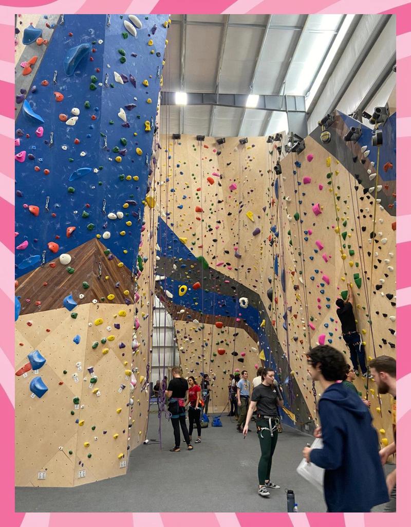 购物中心室内攀岩馆顾客体验场景