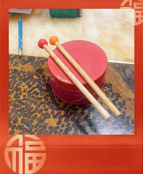 家用废旧物品做儿童音乐打击玩具图