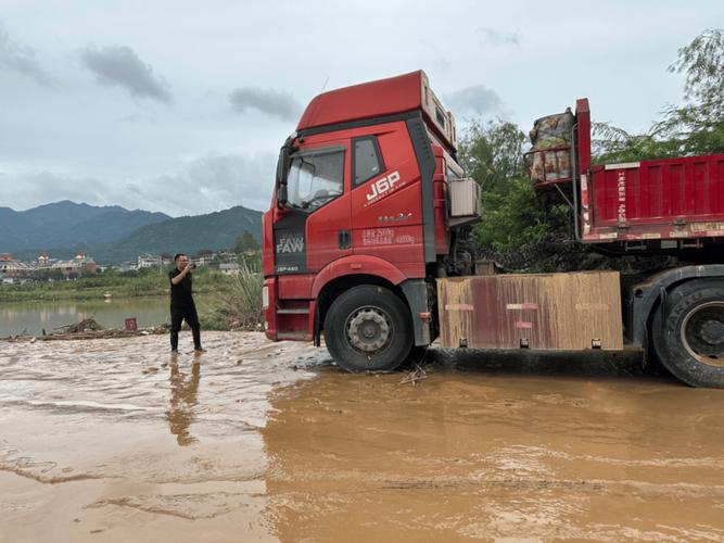 国内公路货运货物浸水损失定损现场