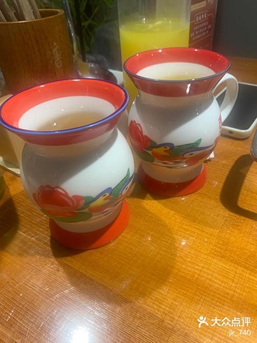 老西街夜市里的青茶杯
