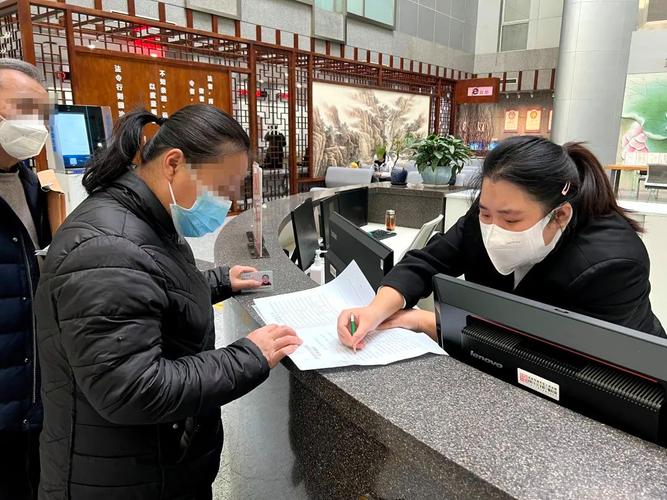 北京法院立案窗口当事人提交材料场景