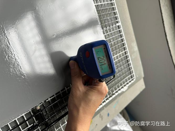 家装乳胶漆干膜厚度实测操作图