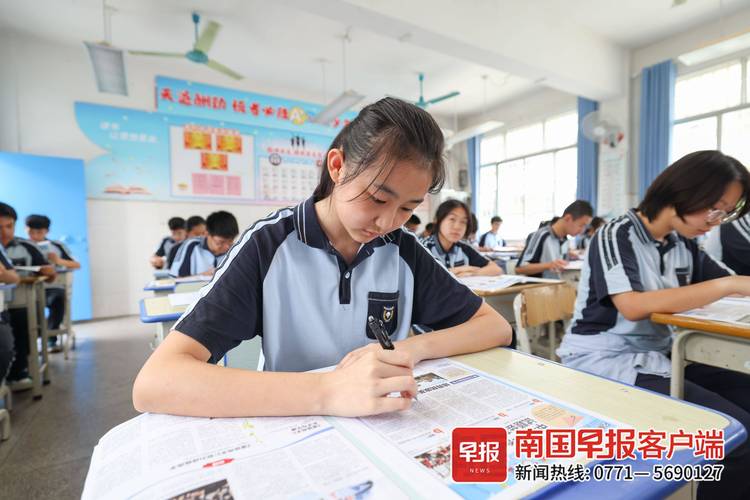 2024年中考升学分流志愿填报咨询现场