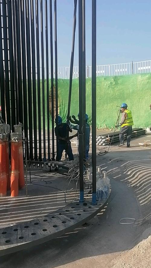 风电塔筒法兰螺栓预紧力施工现场